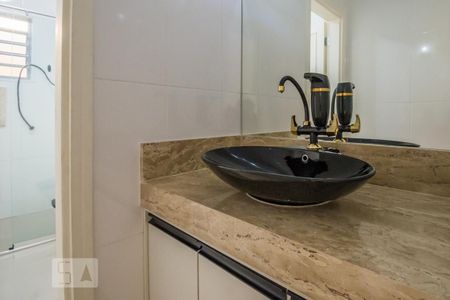 Casa à venda com 256m², 3 quartos e 4 vagas Casa à venda com 256m², 3 quartos e 4 vagasBanheiro