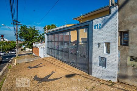 Casa à venda com 256m², 3 quartos e 4 vagas Casa à venda com 256m², 3 quartos e 4 vagasFachada