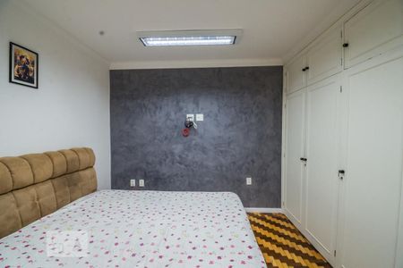 Casa à venda com 256m², 3 quartos e 4 vagas Casa à venda com 256m², 3 quartos e 4 vagasSuíte