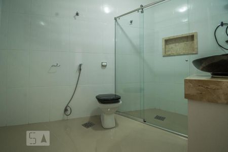 Casa à venda com 256m², 3 quartos e 4 vagas Casa à venda com 256m², 3 quartos e 4 vagasBanheiro da Suíte