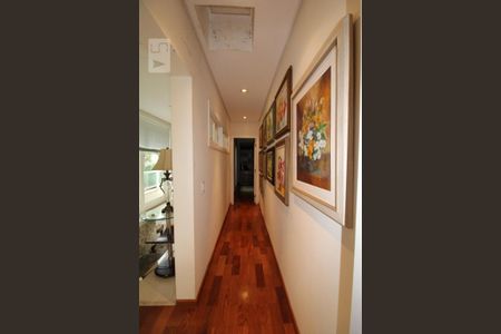 Casa de condomínio à venda com 407m², 4 quartos e sem vagaCorredor