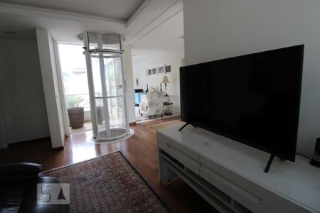 Casa de condomínio à venda com 407m², 4 quartos e sem vagaSala de TV