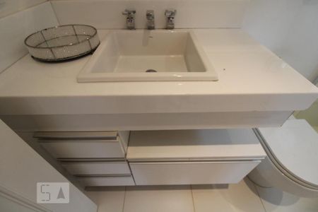 Casa de condomínio à venda com 407m², 4 quartos e sem vagaBanheiro da Suíte 3