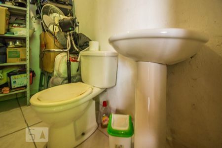 Casa à venda com 223m², 2 quartos e 3 vagas Casa à venda com 223m², 2 quartos e 3 vagasBanheiro de Serviço