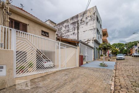 Casa à venda com 223m², 2 quartos e 3 vagas Casa à venda com 223m², 2 quartos e 3 vagasFachada