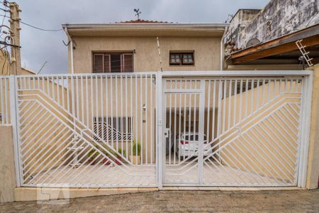 Casa à venda com 223m², 2 quartos e 3 vagas Casa à venda com 223m², 2 quartos e 3 vagasFachada