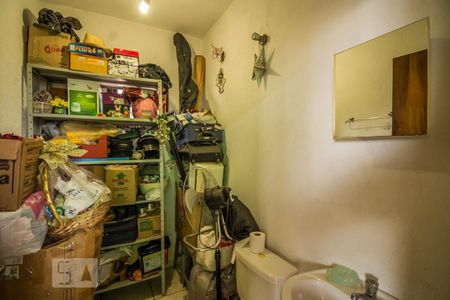 Casa à venda com 223m², 2 quartos e 3 vagas Casa à venda com 223m², 2 quartos e 3 vagasBanheiro de Serviço