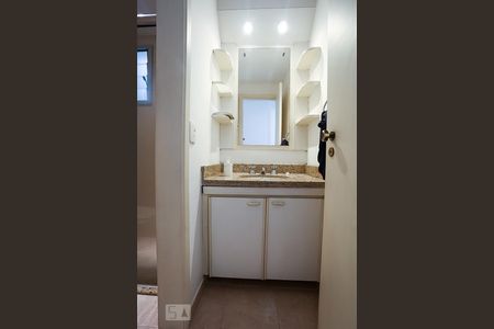 Banheiro de apartamento para alugar com 3 quartos, 65m² em Vila Andrade, São Paulo