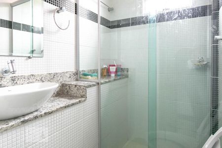 Casa à venda com 250m², 4 quartos e 4 vagasBanheiro da Suíte 2