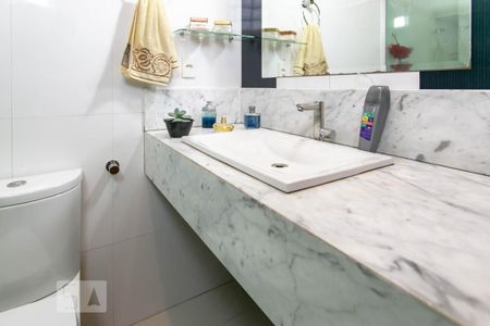 Casa à venda com 250m², 4 quartos e 4 vagasBanheiro da Suíte 1