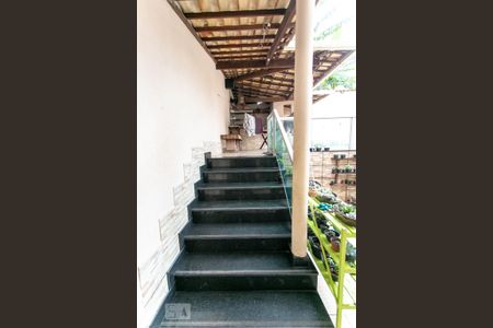 Casa à venda com 250m², 4 quartos e 4 vagasEscada