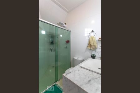 Casa à venda com 250m², 4 quartos e 4 vagasBanheiro da Suíte 1 