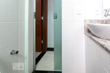 Casa à venda com 250m², 4 quartos e 4 vagasBanheiro da Suíte 2