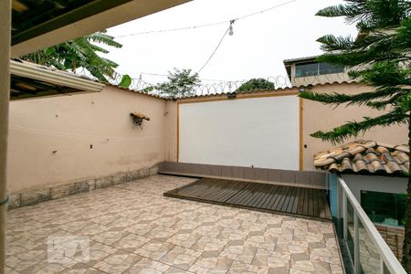 Casa à venda com 250m², 4 quartos e 4 vagasPiscina