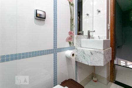 Casa à venda com 250m², 4 quartos e 4 vagasBanheiro Social