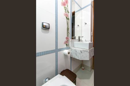 Casa à venda com 250m², 4 quartos e 4 vagasBanheiro Social