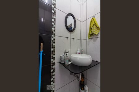 Casa à venda com 50m², 2 quartos e 5 vagas Casa à venda com 50m², 2 quartos e 5 vagasBanheiro