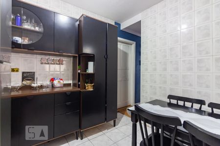 Casa à venda com 50m², 2 quartos e 5 vagas Casa à venda com 50m², 2 quartos e 5 vagasCozinha