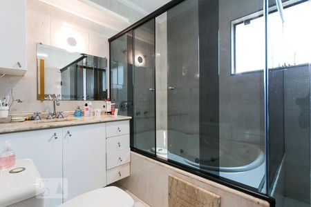 Casa à venda com 420m², 4 quartos e 6 vagasBanheiro da Suíte 1