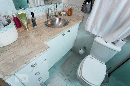 Casa à venda com 420m², 4 quartos e 6 vagasBanheiro da Suíte 2