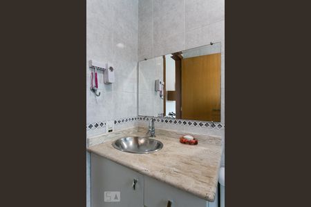 Casa à venda com 420m², 4 quartos e 6 vagasBanheiro da Suíte 4