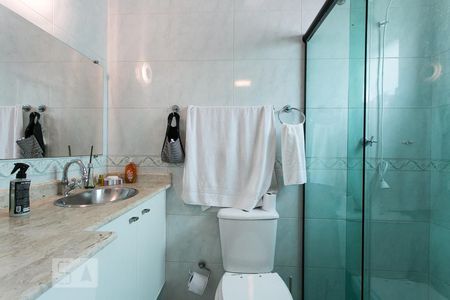 Casa à venda com 420m², 4 quartos e 6 vagasBanheiro da Suíte 2