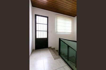 Casa à venda com 420m², 4 quartos e 6 vagasentrada da varanda