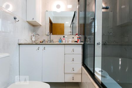 Casa à venda com 420m², 4 quartos e 6 vagasBanheiro da Suíte 1