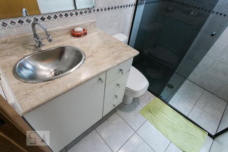 Casa à venda com 420m², 4 quartos e 6 vagasBanheiro da Suíte 4