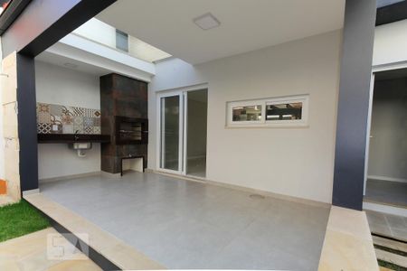 Casa de condomínio à venda com 140m², 3 quartos e 2 vagasVaranda