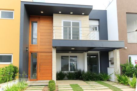 Casa de condomínio à venda com 140m², 3 quartos e 2 vagasFachada