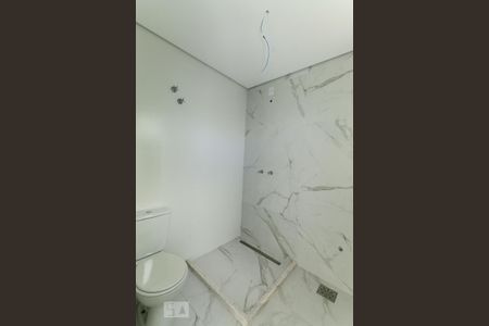 Casa de condomínio à venda com 140m², 3 quartos e 2 vagasBanheiro da suíte