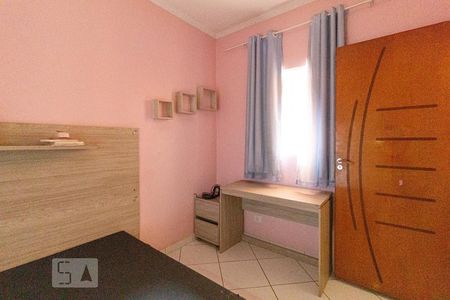 Quarto 1 de casa para alugar com 3 quartos, 80m² em Jardim Roberto, Osasco