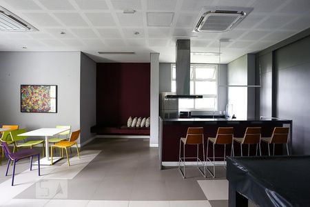 Apartamento para alugar com 57m², 2 quartos e 1 vaga Apartamento para alugar com 57m², 2 quartos e 1 vagaÁrea comum - Salão de festas