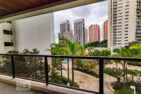 Apartamento para alugar com 239m², 4 quartos e 3 vagas Apartamento para alugar com 239m², 4 quartos e 3 vagasVaranda Suíte 2