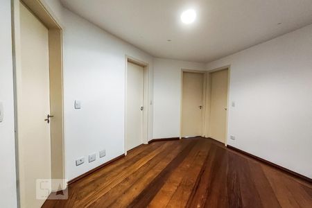 Apartamento para alugar com 239m², 4 quartos e 3 vagas Apartamento para alugar com 239m², 4 quartos e 3 vagasSaleta / Hall Dormitórios