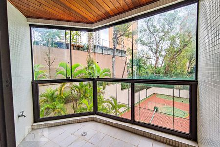 Apartamento para alugar com 239m², 4 quartos e 3 vagas Apartamento para alugar com 239m², 4 quartos e 3 vagasVaranda