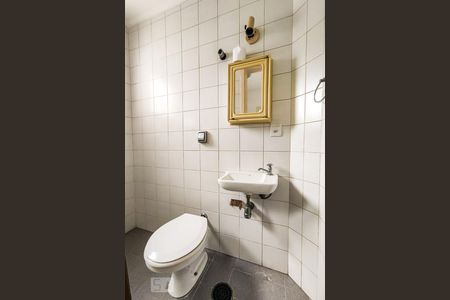 Apartamento para alugar com 239m², 4 quartos e 3 vagas Apartamento para alugar com 239m², 4 quartos e 3 vagasÁrea de Serviço - Banheiro