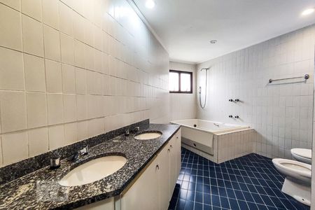 Apartamento para alugar com 239m², 4 quartos e 3 vagas Apartamento para alugar com 239m², 4 quartos e 3 vagasBanheiro Suíte 1