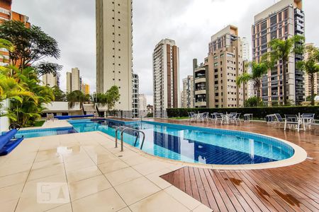 Apartamento para alugar com 239m², 4 quartos e 3 vagas Apartamento para alugar com 239m², 4 quartos e 3 vagasÁrea Comum - Piscina