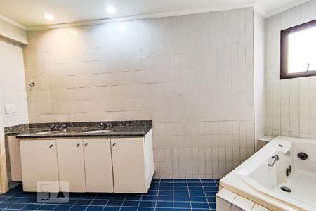 Apartamento para alugar com 239m², 4 quartos e 3 vagas Apartamento para alugar com 239m², 4 quartos e 3 vagasBanheiro Suíte 1