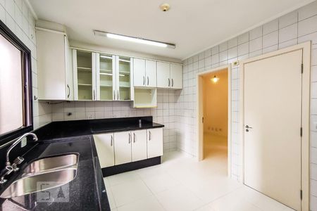 Apartamento para alugar com 239m², 4 quartos e 3 vagas Apartamento para alugar com 239m², 4 quartos e 3 vagasCozinha