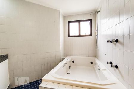 Apartamento para alugar com 239m², 4 quartos e 3 vagas Apartamento para alugar com 239m², 4 quartos e 3 vagasBanheiro Suíte 1