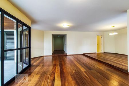 Sala de apartamento para alugar com 4 quartos, 239m² em Jardim Fonte do Morumbi, São Paulo