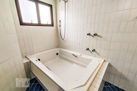 Apartamento para alugar com 239m², 4 quartos e 3 vagas Apartamento para alugar com 239m², 4 quartos e 3 vagasBanheiro Suíte 1