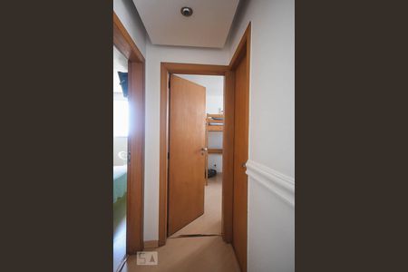 Corredor de apartamento para alugar com 2 quartos, 60m² em Jardim Monte Alegre, Taboão da Serra