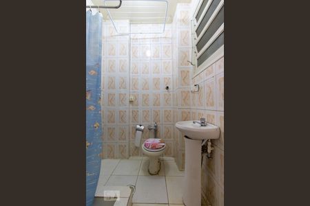 Banheiro de kitnet/studio para alugar com 1 quarto, 50m² em Centro, Rio de Janeiro