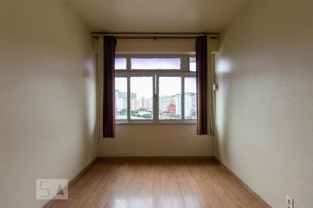 Quarto  de kitnet/studio para alugar com 1 quarto, 50m² em Centro, Rio de Janeiro