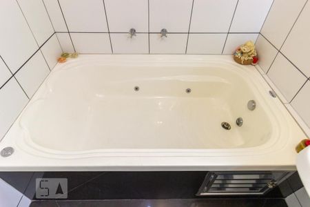 Apartamento à venda com 139m², 2 quartos e sem vagaBanheira