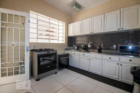 Casa à venda com 262m², 3 quartos e 4 vagas Casa à venda com 262m², 3 quartos e 4 vagasCozinha